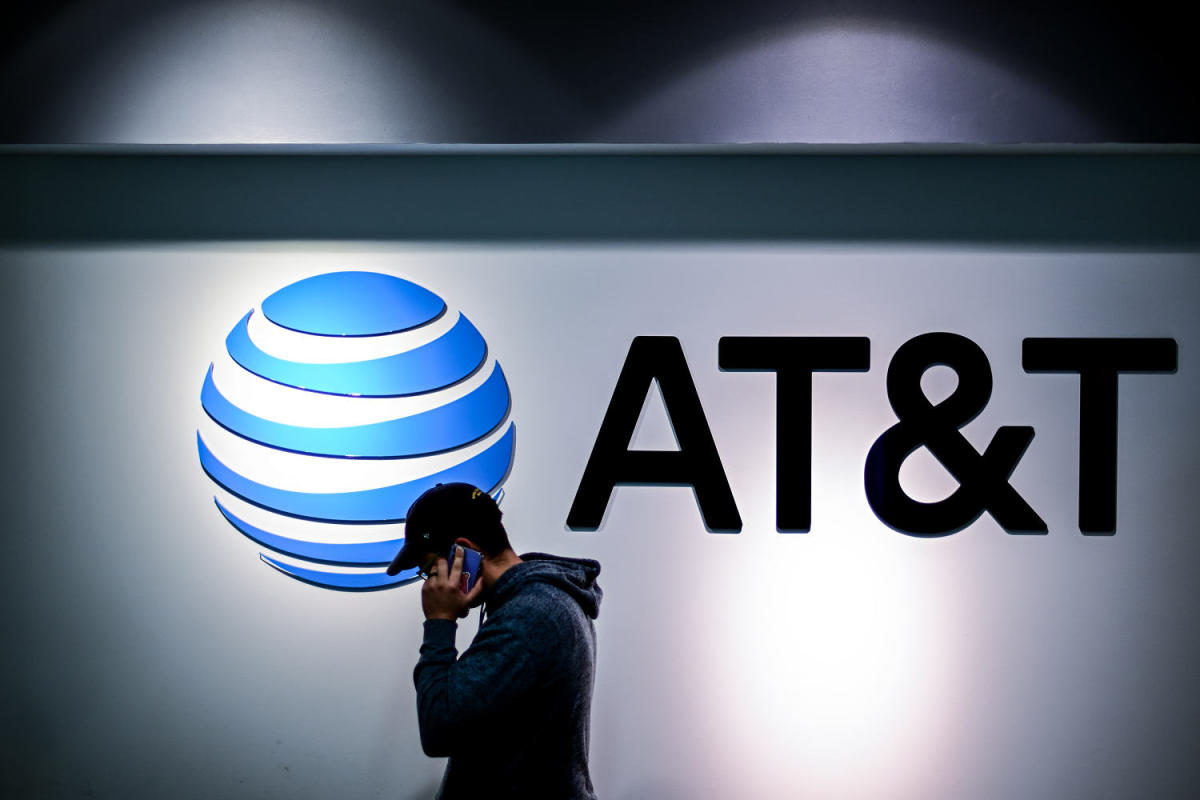 AT&T, other phone companies accused of stolen nude pictures could face liability after court ruling